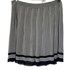 Beautiful Flowing Talbots Dark Navy and White Pleated Midi Skirt with lining